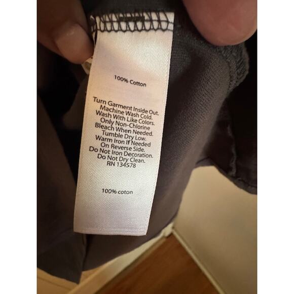 Vineyard Vines Men's Camo Discovery Shark Week Logo Pocket T-Shirt Small - Picture 6 of 7